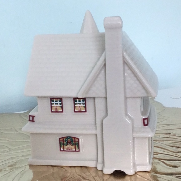 Lenox China Holiday Village Collection Walter’s Scott Lenox House. - Picture 4 of 12